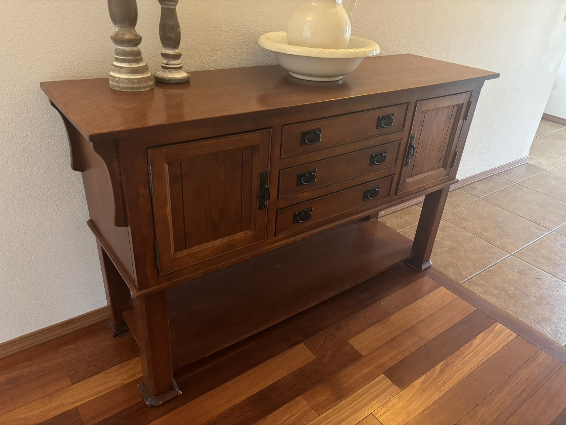 Buffet table / Entry Table