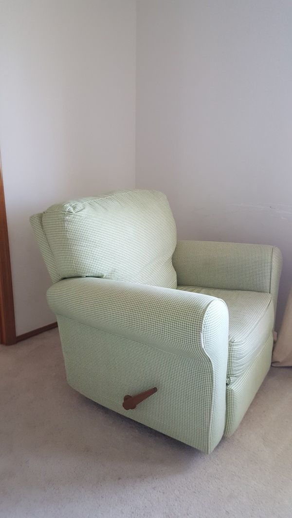 Comfy Cozy Nursing Chair Rocking Salad Green For In Comfy Cozy Nursing Chair Rocking Salad Green For In Everett Wa Offerup