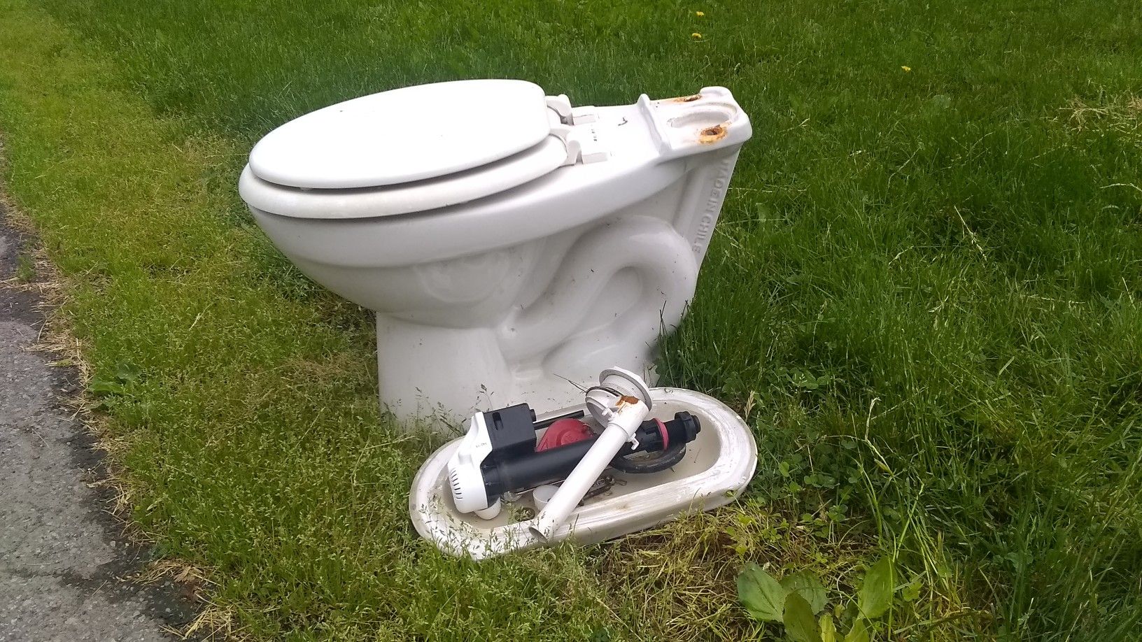 FREE Toilet bowl, seat, and tank parts