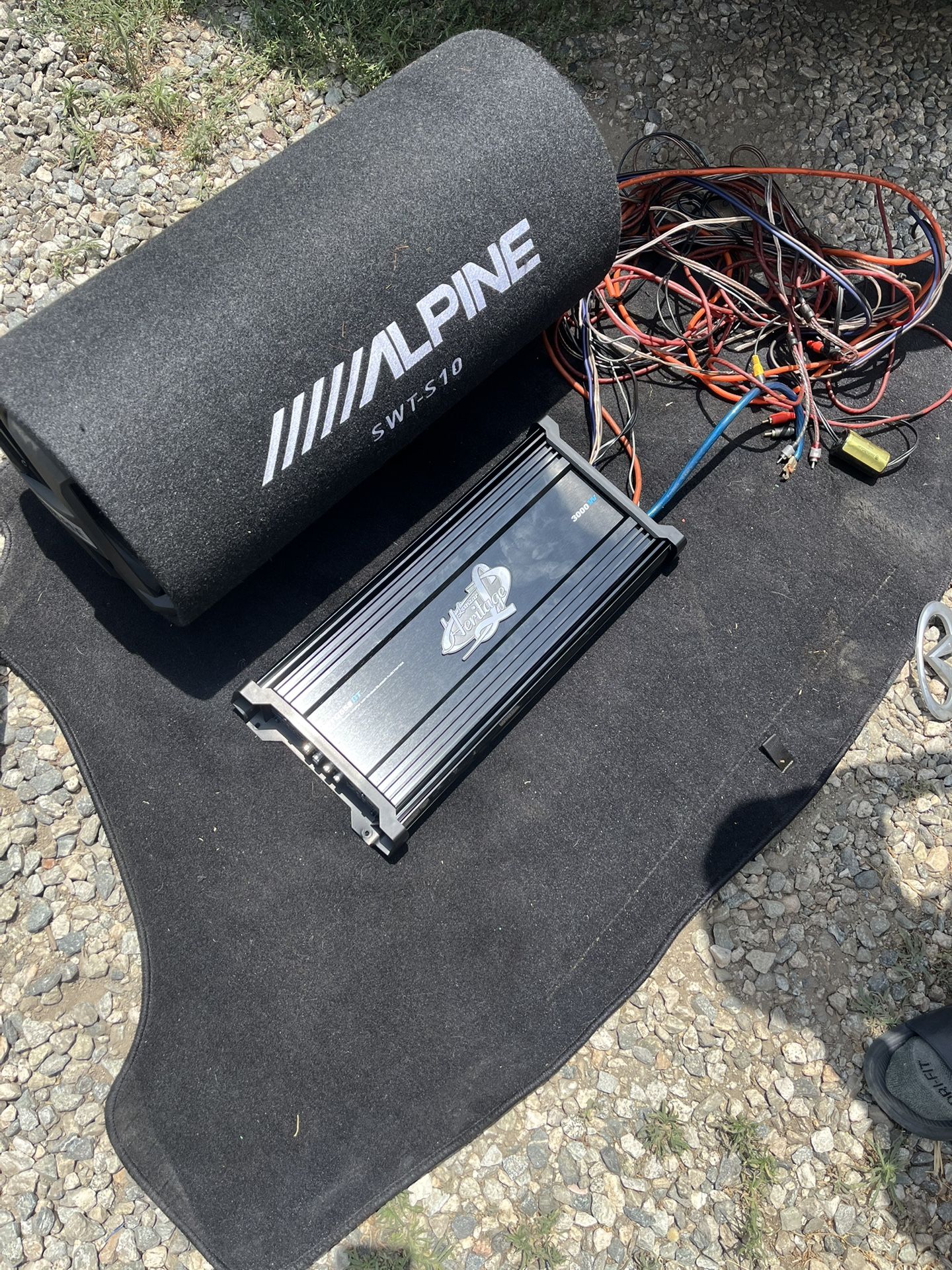 Alpine Subwoofer & Lanzer 3000w amplifier