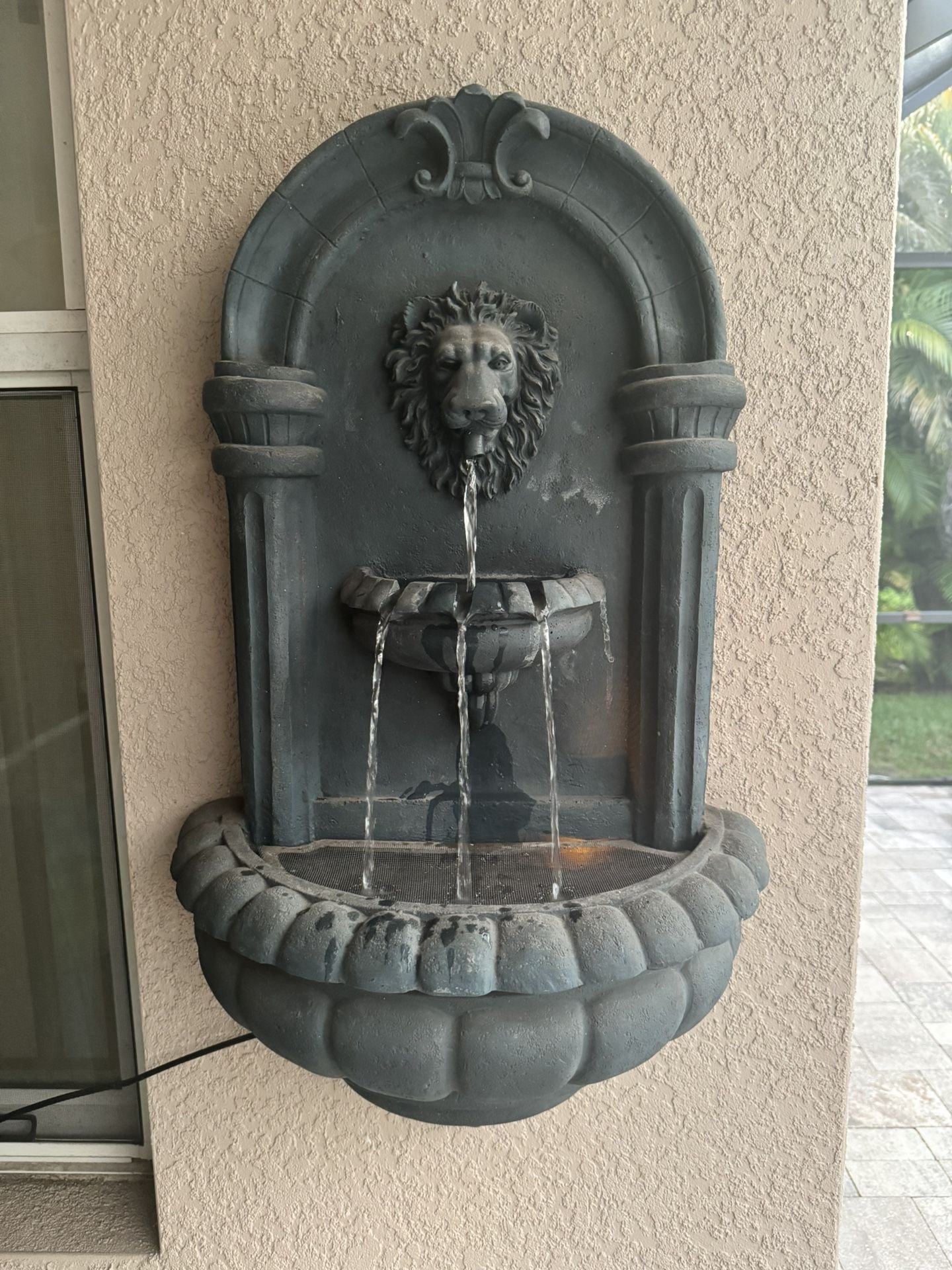 Lion Wall Fountain With Light