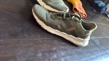 Women Puma Size 9