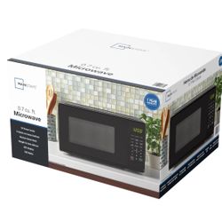 Black Mainstays 0.7 Cu ft 700-Watt Compact Countertop Microwave Oven