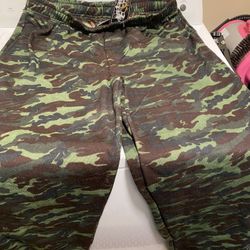 2X camo sweatpants, two pair $10 each