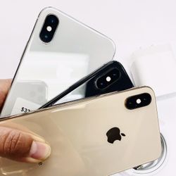 IPhone XS Max (64 gb) unlocked with store warranty | Each