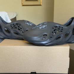 Size 9M - Adidas Yeezy Foam RNNR “Onyx”