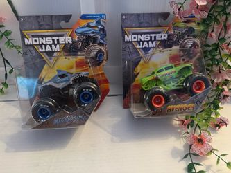 Monster Jam Die-Cast Trucks – Megalodon & Avenger