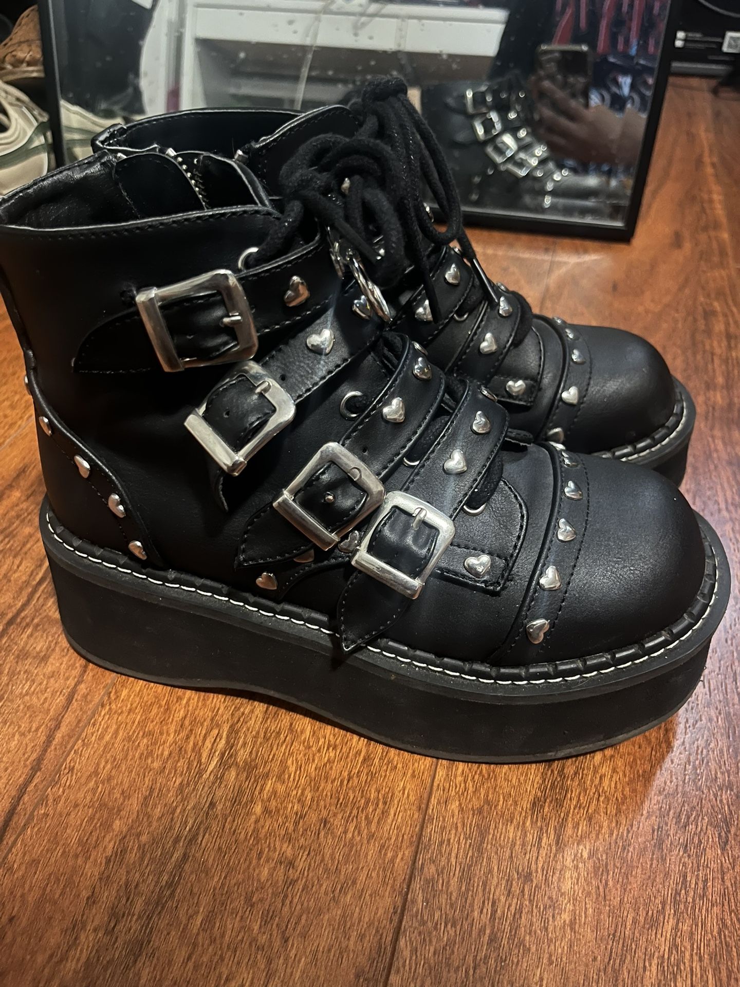 (Demonias) Size 6 Women