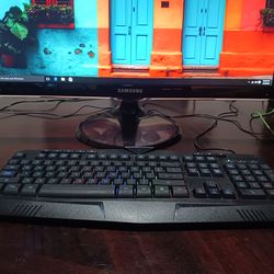 Optiplex  990  Dell desktop computer.  Windows 10  Good working  condition .   wifi adapter.  Intel core i5 processor.   1. 5 Tb hard drive. lightning