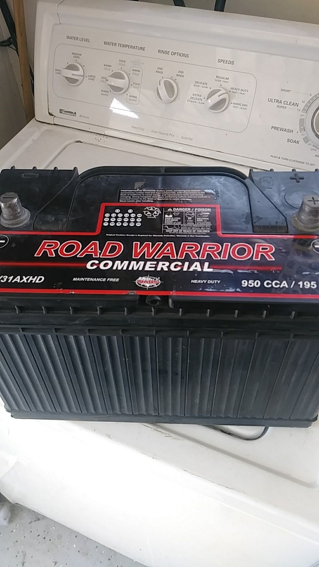 950 cold cranking amp Road Warrior battery for heavy duty trucks