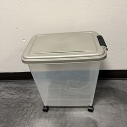IRIS Medium 8.25 -Gallons ( 33 -Quarts ) Chrome Rolling Tote with Latching Lid