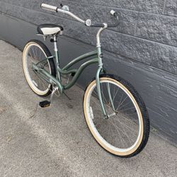 BEAUTIFUL : TREK : CRUISER BIKE 
