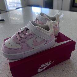 Toddler pink Nike 