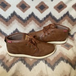 Men’s Levi mid top brown dress shoes size 9