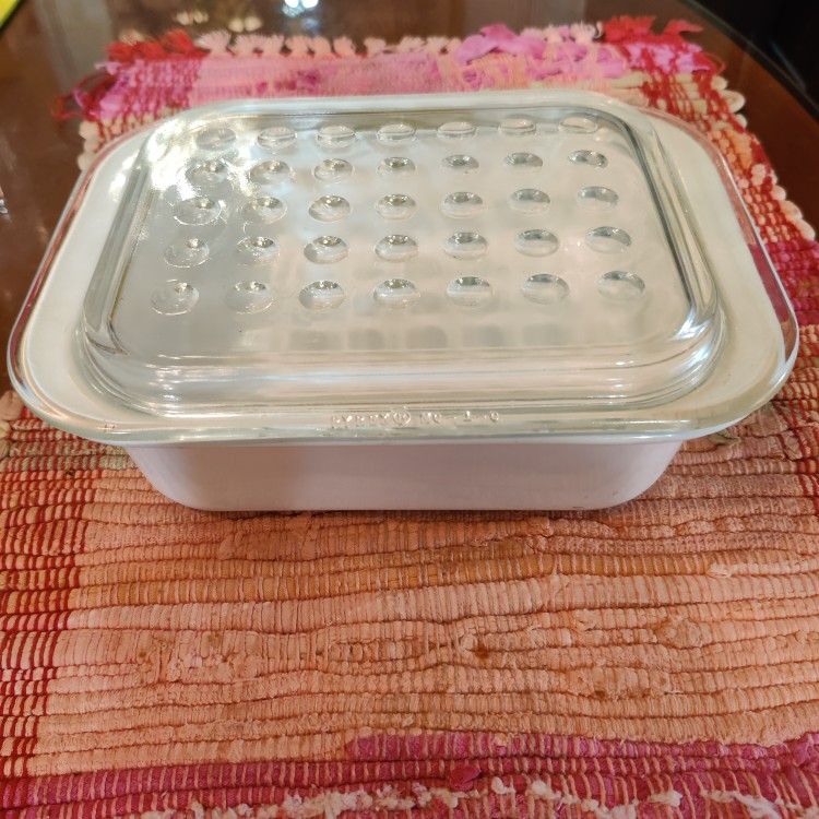 RETRO CORNING PYREX CASSEROLE DISH