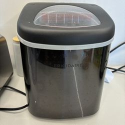 Frigidaire Ice maker 
