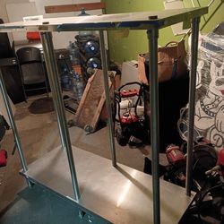 Metro Solid Embossed Shelf 