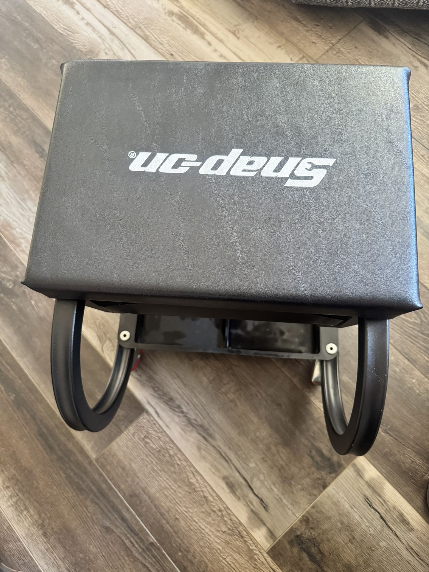 Snap-On Roll Around Chair/creeper