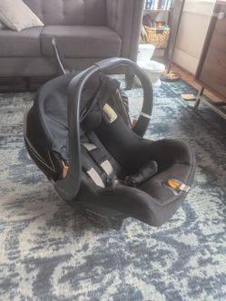 Two keyfit 35 car seats