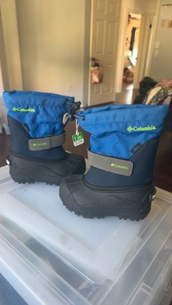 Columbia (Kids size 9 )Snow Boots NEW! $20