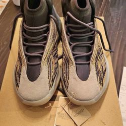 YEEZY QNTM AMBER TINT