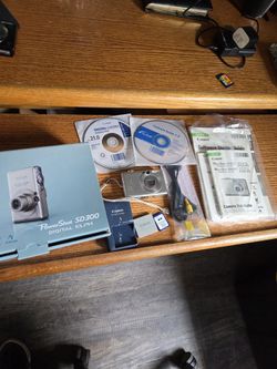 Canon Powershot SD300 Digital Elph Camera Bundle, Complete In Box, Tested