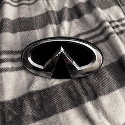 Q50 Emblem 