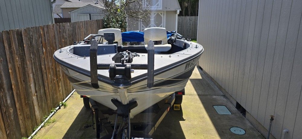 Crestliner Nordic 16ft $4000 OBO