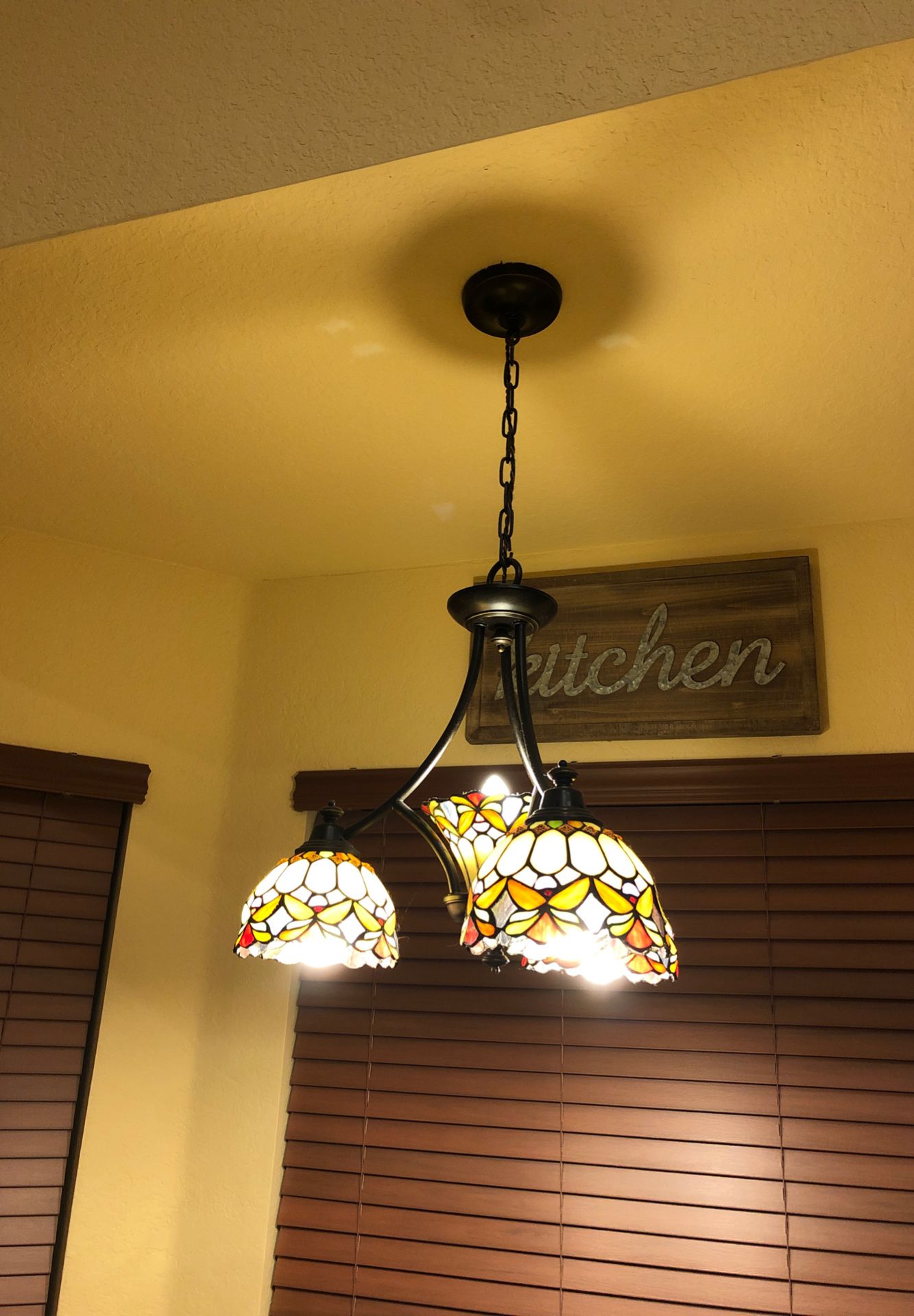 Hanging Tiffany lamp. Stained glass 4 sockets.