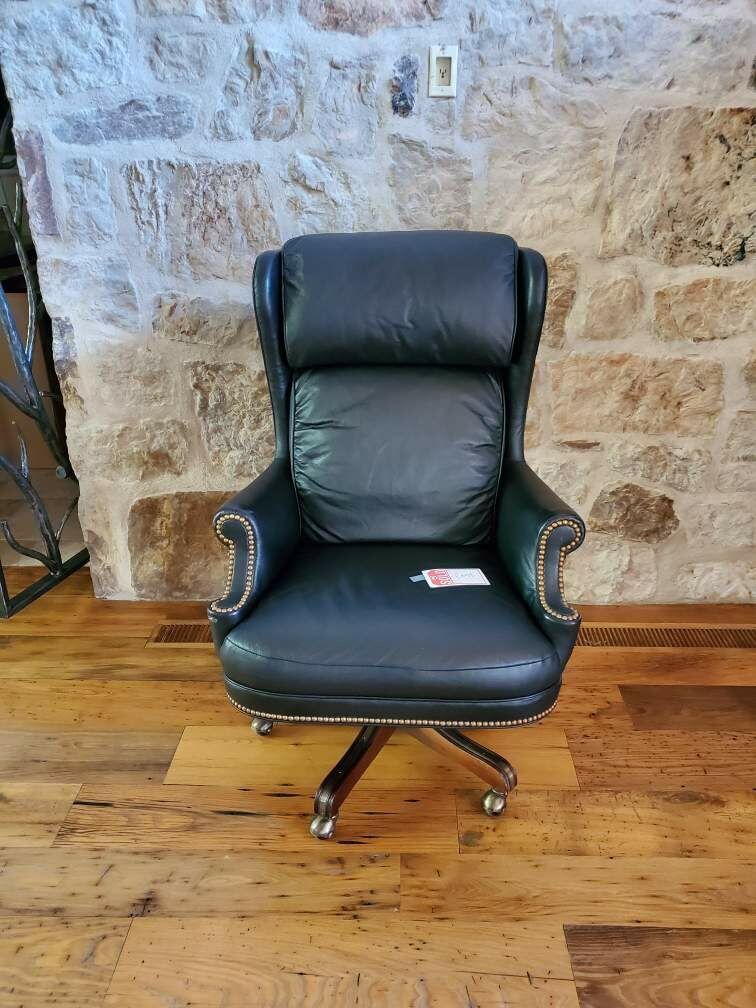 HIGH END LEATHER OFFICE CHAIR