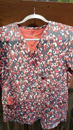 Scrub top size M, easy fit and flattering