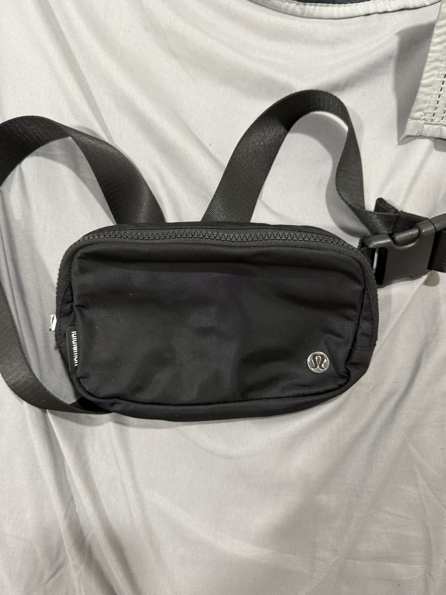 Lululemon Everywhere Belt Bag