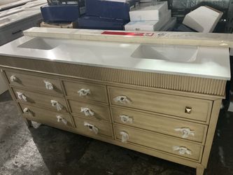 72 in Vanity. The top has a dent and a scratch as shown in the pictures.