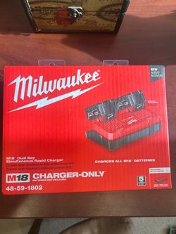 Milwaukee M18 Dual Bay Battery Charger