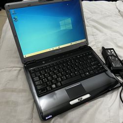 Laptop Computer Toshiba Works Good 