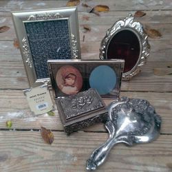 Lot Of 6 Beautiful Silver Plated, Finish , Color Vanity Accessories, Mirror,....
Normal wear and tear. Scratches, nicks and dents MAY be seen. Cleanin