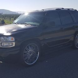 2002 GMC Yukon Denali