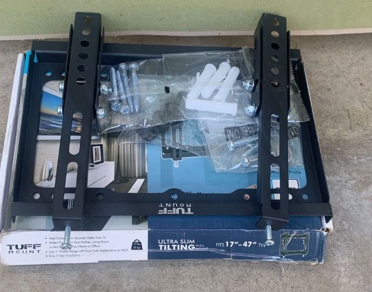 17” To 47” Tilt TV Wall Mount Bracket Support New