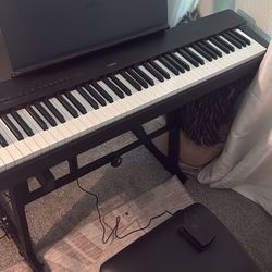 Yamaha P-225 (Like New )