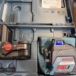 Bosch 200 ft. Red 360-Degree Laser Level Self Leveling with Visimax Technology, Fine Adjustment Mount and Hard Carrying Case