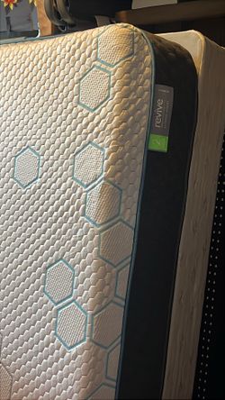 Queen mattress and box spring