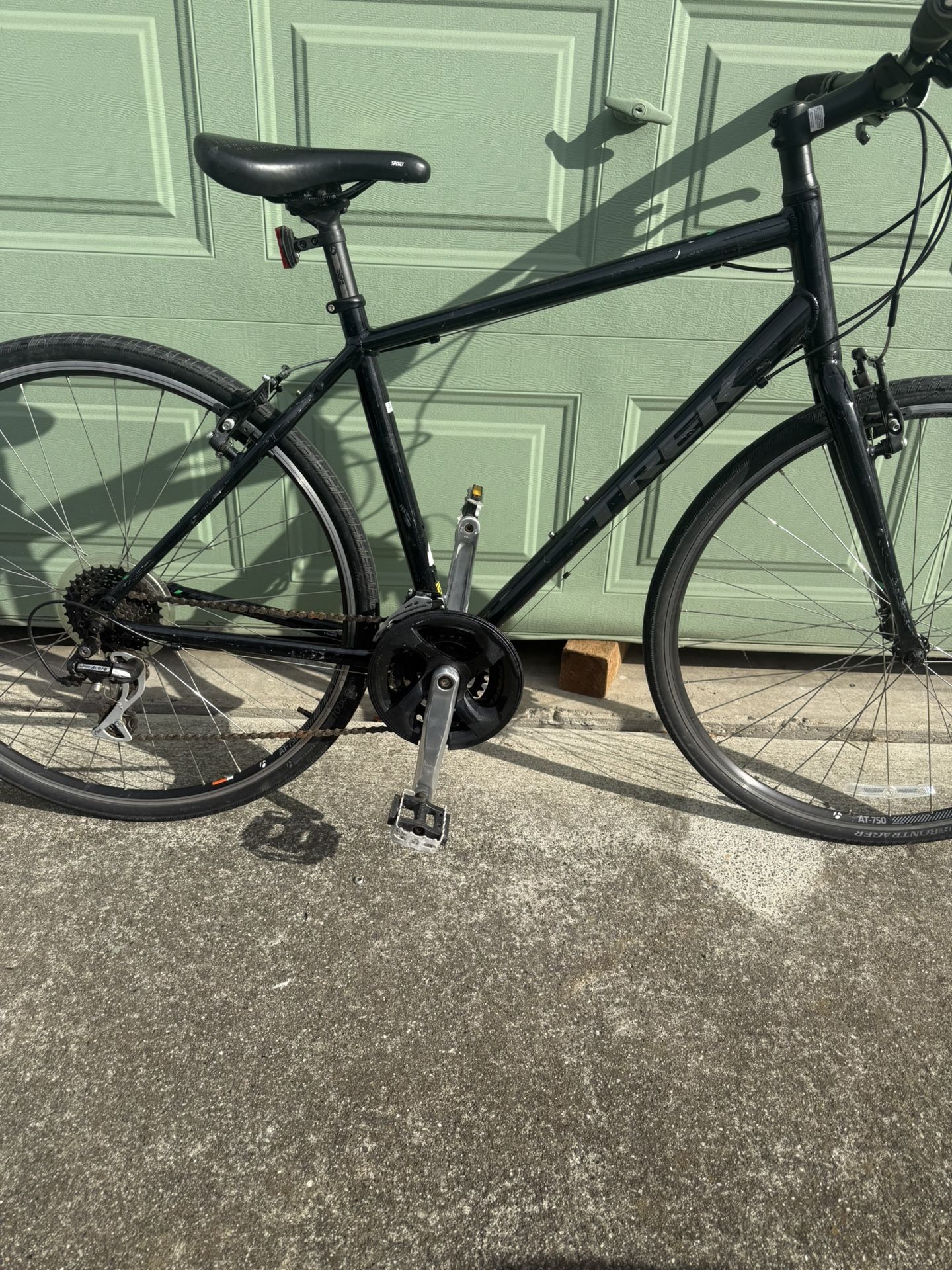 Track 7.2 hybrid bike in bike