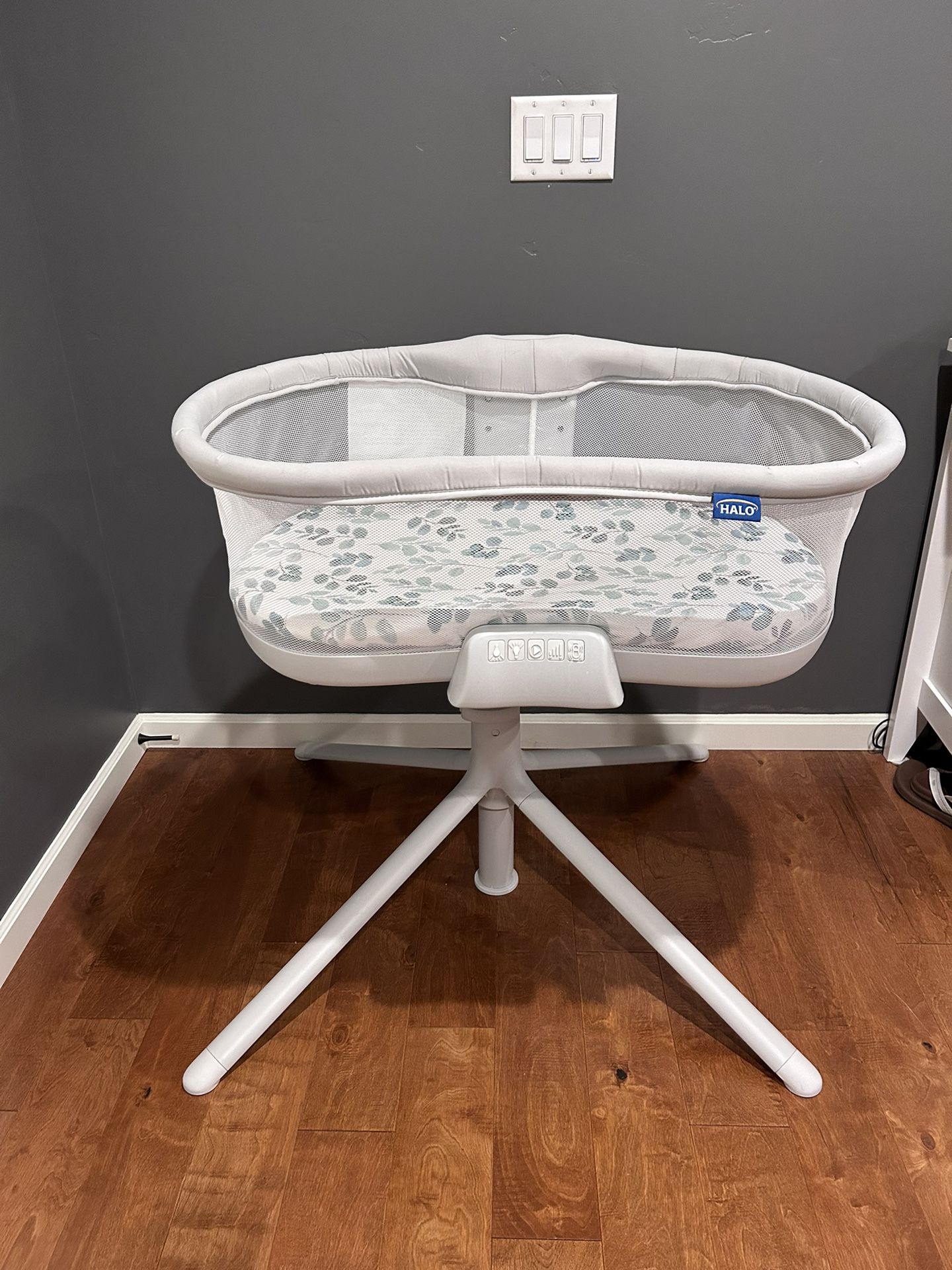 Halo Bassinet Soothing Swivel 3.0