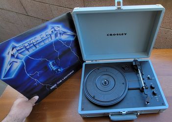 Crowley Vinyl Record Player W/ Metallica Album