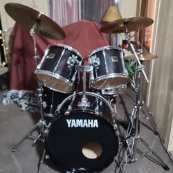 5 Pc YAMAHA Stage Custom Drum Set 100% Birch Complete w Bass Pedal, Cymbals & Hi-Hats, Hardware & or Stands, Drum Sticks & a Drum Tuning Key $440 OBO 