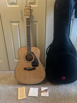 Yamaha F335 Acoustic Guitar Bundle