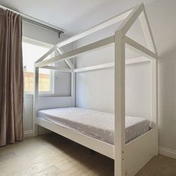 Wood Canopy Twin Bed