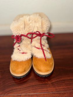 Faux Fur Winter Boots with Red Laces women’s 6.5 New