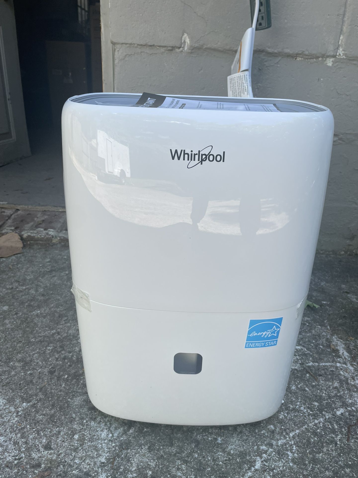 Whirlpool Dehumidifier Model WHAD201CW