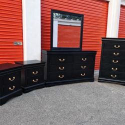 5  Pcs Set 2 Night Stand 1 Dresser 1 Chest 1 Mirror For Sale In Good Condition Delivery Also Available  With Extra Fee